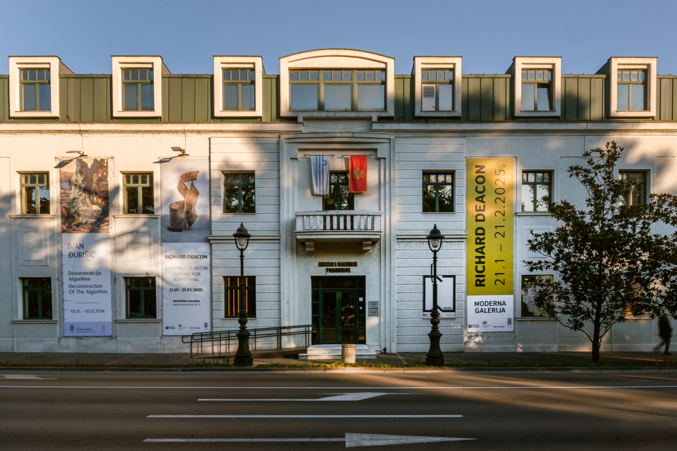 zgrada spolja